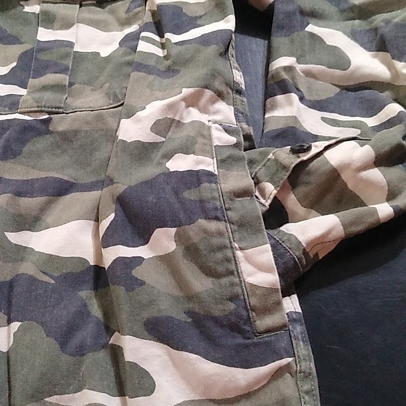 H&M Button-Up Camouflage Jacket Hoodie - Picture 6 of 10